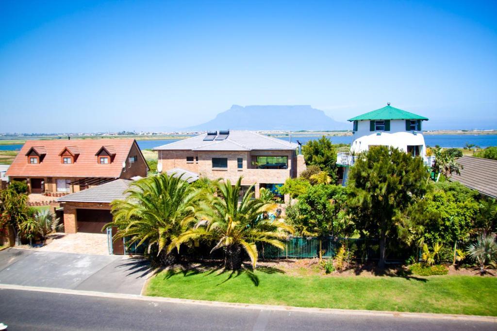 Cape Oasis Guesthouse Bloubergstrand Luaran gambar
