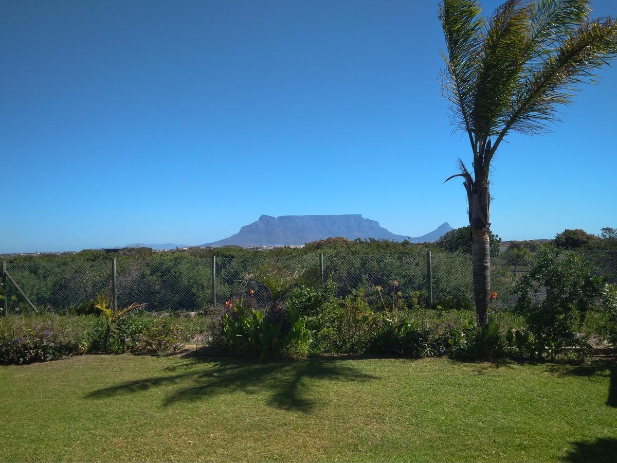 Cape Oasis Guesthouse Bloubergstrand Luaran gambar